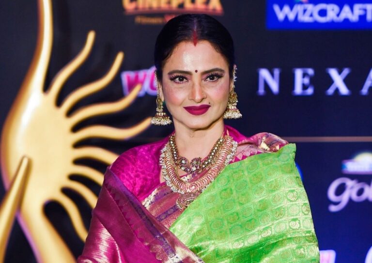 Rekha ji awards function pic used for my bollywood blog